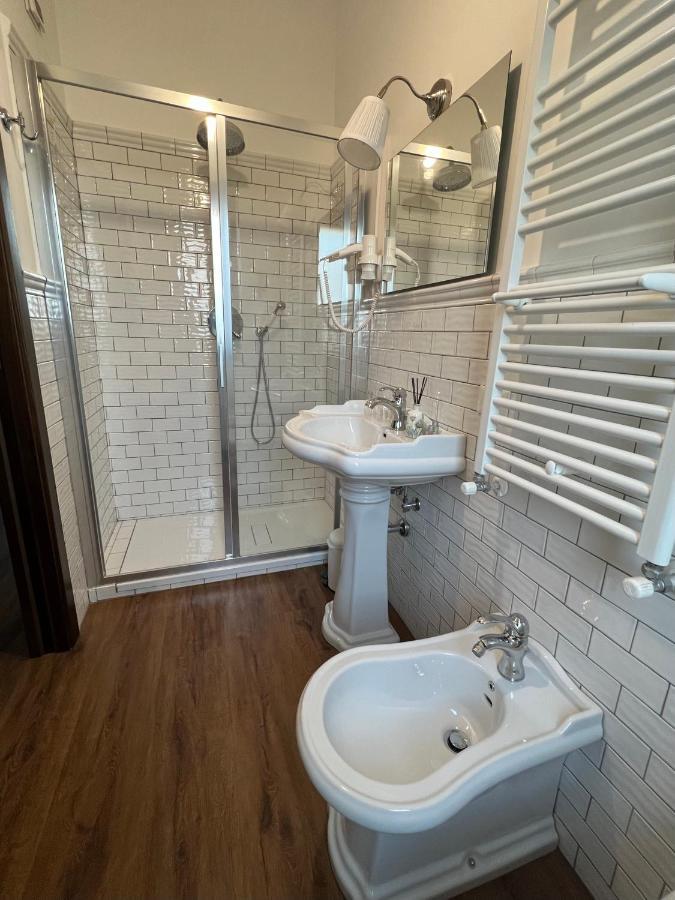 Guest House Le Gemelle Vagabonde Фиумичино Екстериор снимка
