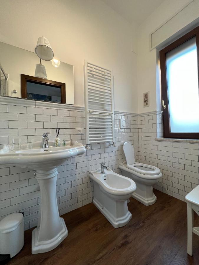 Guest House Le Gemelle Vagabonde Фиумичино Екстериор снимка