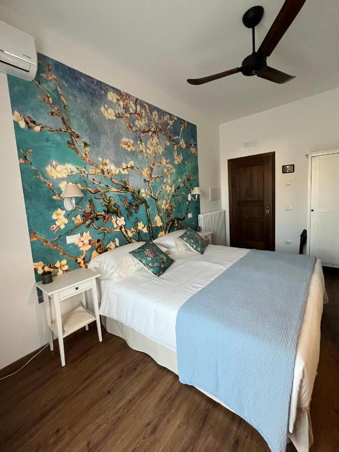 Guest House Le Gemelle Vagabonde Фиумичино Екстериор снимка