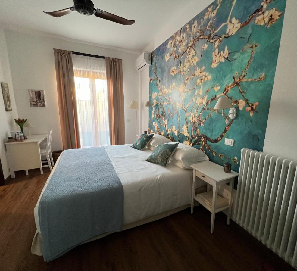 Guest House Le Gemelle Vagabonde Фиумичино Екстериор снимка