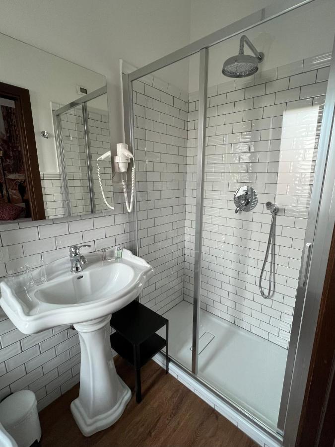 Guest House Le Gemelle Vagabonde Фиумичино Екстериор снимка